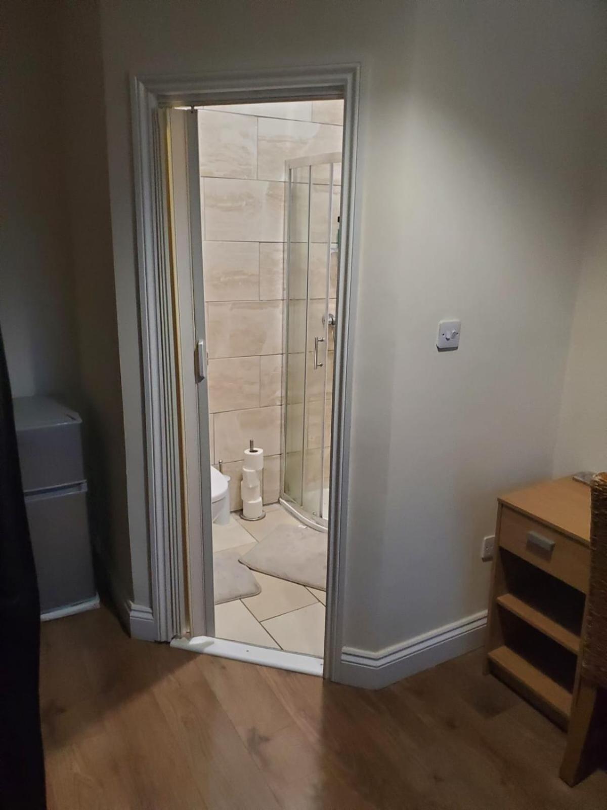 En Suite Bedrooms, Heaton, Newcastle Rum bild